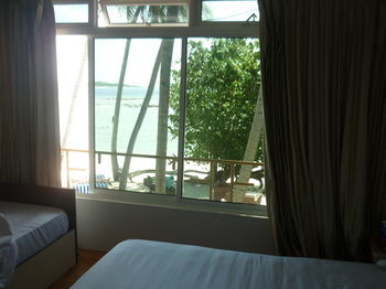 Batuta Maldives Surf View Hotel Thulusdhoo Exterior photo